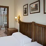 Hotel The Island 2*